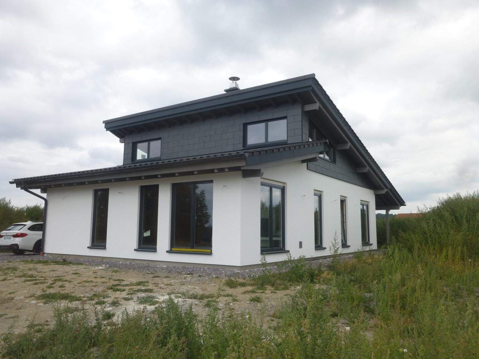 Neubau mit fertiggestelltem Steildach im Raum Coburg